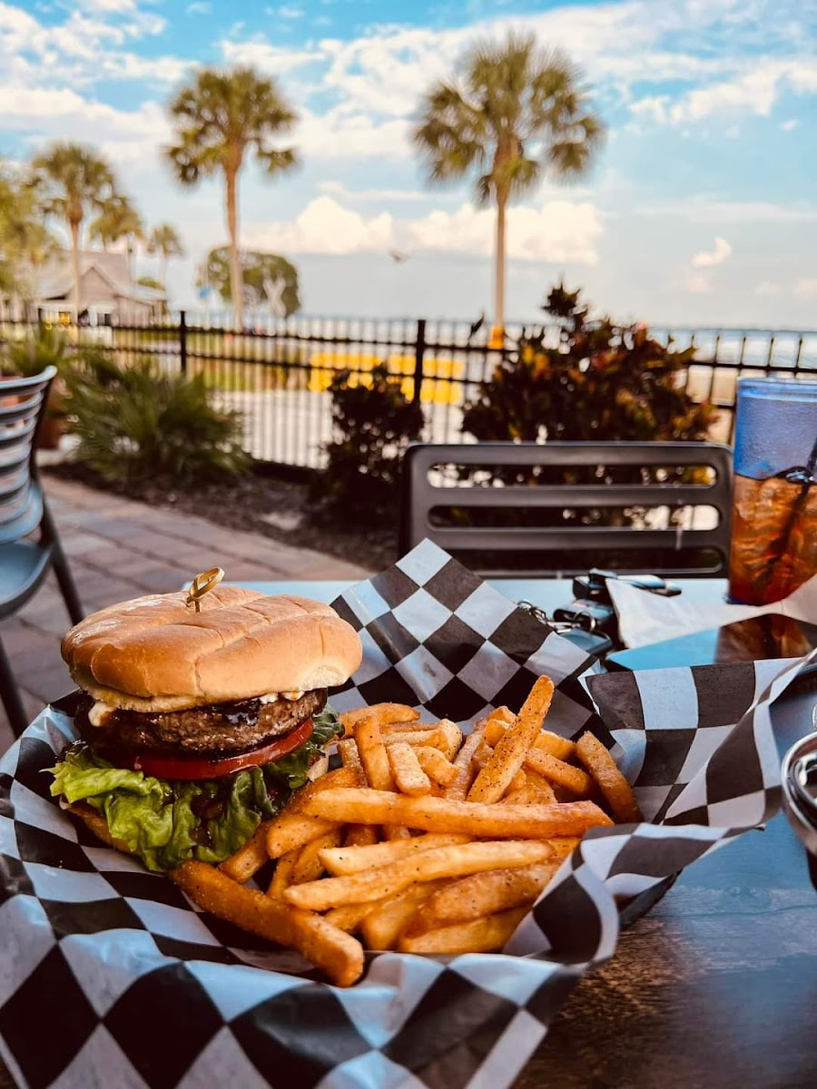 Puddle Jumpers Lakeside Grill & Bar-9